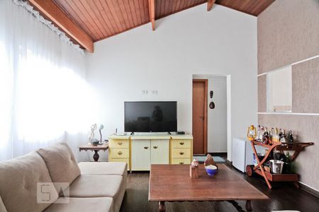 Sala de TV de casa à venda com 4 quartos, 165m² em Horto Florestal, São Paulo