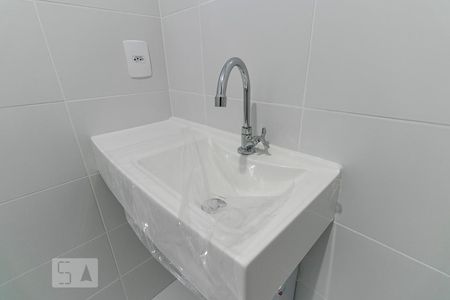 Banheiro de kitnet/studio para alugar com 1 quarto, 27m² em Brás, São Paulo