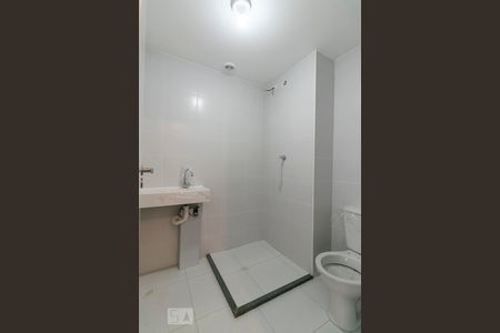 Banheiro de kitnet/studio para alugar com 1 quarto, 27m² em Brás, São Paulo