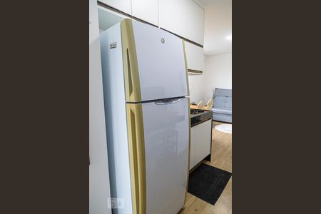 Geladeira da Sala/Cozinha de apartamento para alugar com 1 quarto, 35m² em União, Belo Horizonte