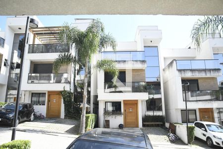 Sala de casa de condomínio para alugar com 4 quartos, 157m² em Parque Rincão, Cotia