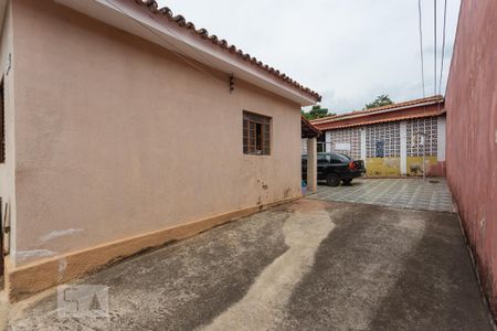 Casa à venda com 413m², 4 quartos e 3 vagas Casa à venda com 413m², 4 quartos e 3 vagasEntrada da Garagem