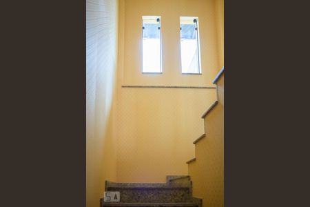 Escada de casa para alugar com 3 quartos, 400m² em Santa Maria, São Caetano do Sul