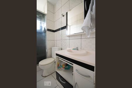 Banheiro de apartamento à venda com 1 quarto, 56m² em Vila Nova, Porto Alegre