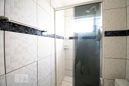Banheiro de apartamento à venda com 1 quarto, 56m² em Vila Nova, Porto Alegre