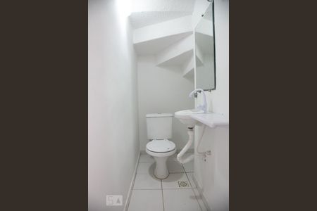 Lavabo de casa de condomínio para alugar com 2 quartos, 100m² em Vila Campanela, São Paulo