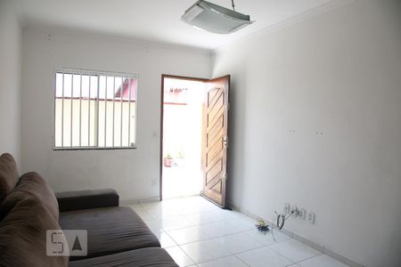 Sala de casa de condomínio para alugar com 2 quartos, 100m² em Vila Campanela, São Paulo