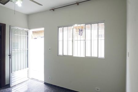 Sala de casa à venda com 2 quartos, 150m² em Vila Nhocuné, São Paulo