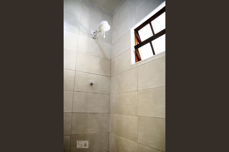 Banheiro de casa de condomínio para alugar com 2 quartos, 73m² em Maracanã, Praia Grande