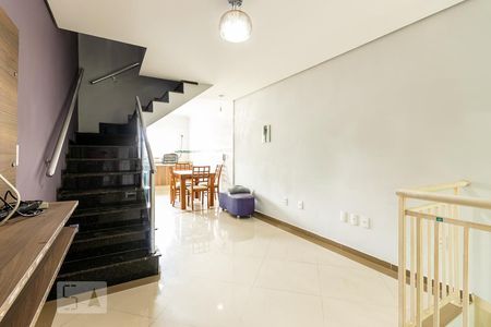 Sala  de casa de condomínio à venda com 2 quartos, 105m² em Vila Nhocuné, São Paulo