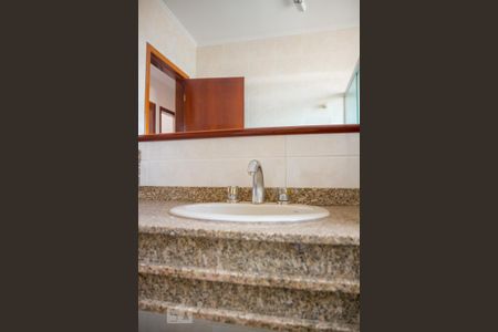 Casa à venda com 138m², 3 quartos e 4 vagas Casa à venda com 138m², 3 quartos e 4 vagasBanheiro Social