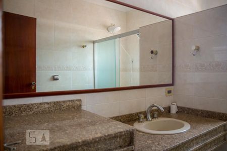 Casa à venda com 138m², 3 quartos e 4 vagas Casa à venda com 138m², 3 quartos e 4 vagasBanheiro Social