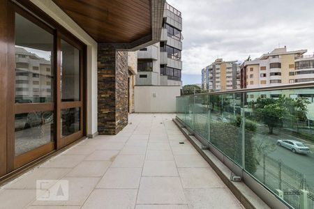 Sacada de casa à venda com 5 quartos, 980m² em Menino Deus, Porto Alegre