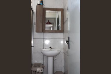 Banheiro de apartamento à venda com 2 quartos, 42m² em Guajuviras, Canoas