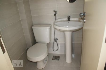 Lavabo de casa de condomínio para alugar com 2 quartos, 70m² em Taquara, Rio de Janeiro