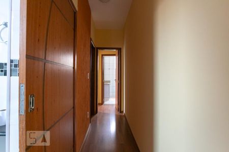 Corredor de apartamento para alugar com 2 quartos, 90m² em Cidade Nova, Belo Horizonte