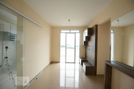 
Sala
 de apartamento para alugar com 2 quartos, 65m² em Parada de Lucas, Rio de Janeiro