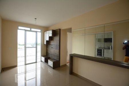 
Sala
 de apartamento para alugar com 2 quartos, 65m² em Parada de Lucas, Rio de Janeiro