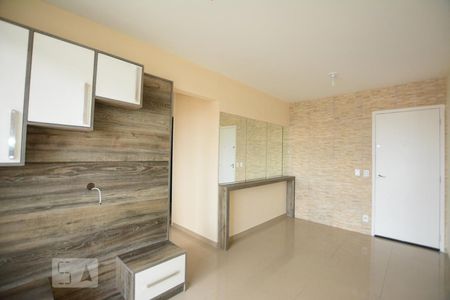 
Sala
 de apartamento para alugar com 2 quartos, 65m² em Parada de Lucas, Rio de Janeiro