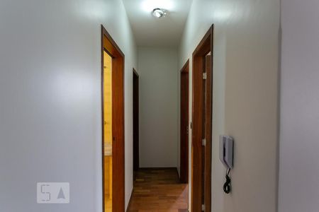 Corredor de apartamento à venda com 2 quartos, 65m² em Santo Antônio, Belo Horizonte