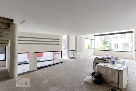 Sala de casa de condomínio à venda com 4 quartos, 480m² em Tucuruvi, São Paulo