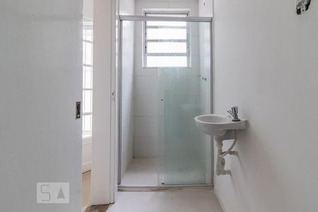 Banheiro de kitnet/studio para alugar com 1 quarto, 35m² em Menino Deus, Porto Alegre