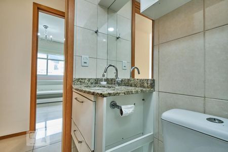 Apartamento à venda com 81m², 3 quartos e 1 vaga Apartamento à venda com 81m², 3 quartos e 1 vagaBanheiro Social