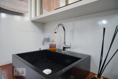 Banheiro de apartamento à venda com 2 quartos, 40m² em Mário Quintana, Porto Alegre