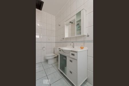 Banheiro da Suíte de casa à venda com 3 quartos, 280m² em São João, Porto Alegre