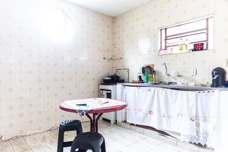 Cozinha da quarta casa de casa à venda com 6 quartos, 150m² em Parque dos Bancarios, São Paulo