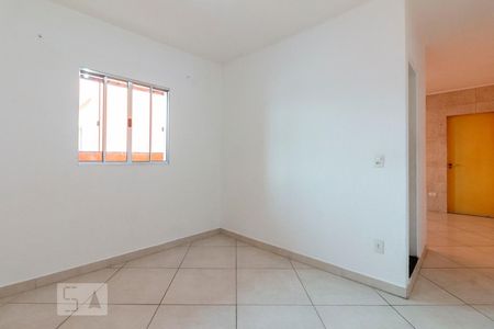 Sala de casa para alugar com 2 quartos, 62m² em Vila Carmosina, São Paulo