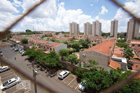 Vista da varanda (lado esquerdo) de apartamento para alugar com 3 quartos, 77m² em Parque Industrial Lagoinha, Ribeirão Preto