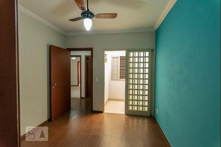 Suíte de casa à venda com 5 quartos, 200m² em Vila Marieta, Campinas