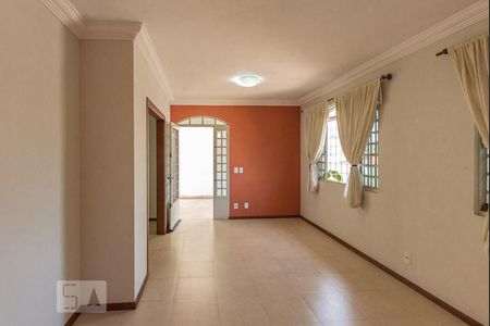 Sala de Estar de casa à venda com 5 quartos, 200m² em Vila Marieta, Campinas