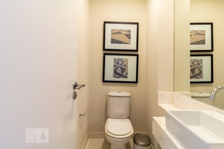 Lavabo de apartamento para alugar com 1 quarto, 64m² em Itaim Bibi, São Paulo