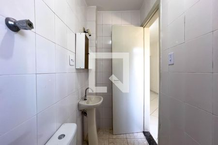 Banheiro de kitnet/studio para alugar com 1 quarto, 28m² em Aclimação, São Paulo