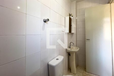 Banheiro de kitnet/studio para alugar com 1 quarto, 28m² em Aclimação, São Paulo