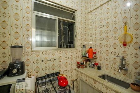 Cozinha  de apartamento à venda com 1 quarto, 45m² em Copacabana, Rio de Janeiro