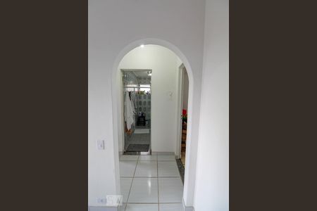 Corredor de apartamento à venda com 2 quartos, 84m² em Vila das Palmeiras, Guarulhos