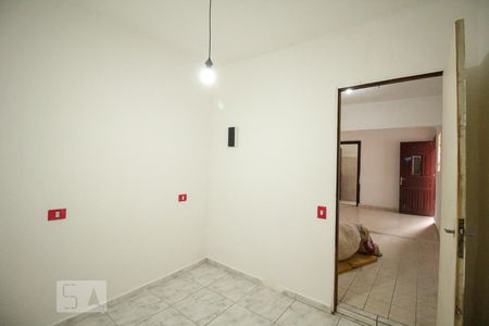 Quarto 1 de casa para alugar com 1 quarto, 50m² em Vila Iório, São Paulo