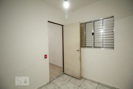 Quarto 1 de casa para alugar com 1 quarto, 50m² em Vila Iório, São Paulo