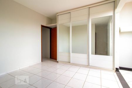 Suíte de apartamento para alugar com 2 quartos, 75m² em Santa Mônica, Uberlândia