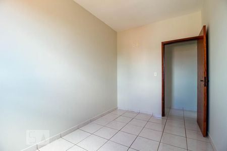 Quarto 1 de apartamento para alugar com 2 quartos, 75m² em Santa Mônica, Uberlândia