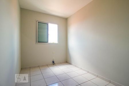 Quarto 1 de apartamento para alugar com 2 quartos, 75m² em Santa Mônica, Uberlândia