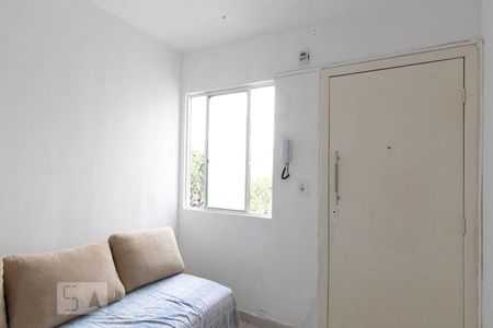 Sala de apartamento para alugar com 3 quartos, 56m² em Conjunto Residencial José Bonifácio, São Paulo