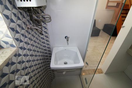 Banheiro de kitnet/studio para alugar com 1 quarto, 25m² em Catete, Rio de Janeiro