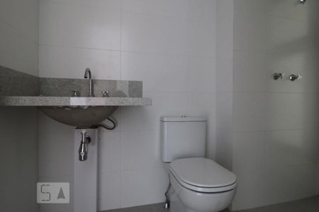 Banheiro de kitnet/studio para alugar com 1 quarto, 37m² em Santo Amaro, São Paulo