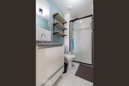 Banheiro de kitnet/studio para alugar com 1 quarto, 24m² em Consolação, São Paulo