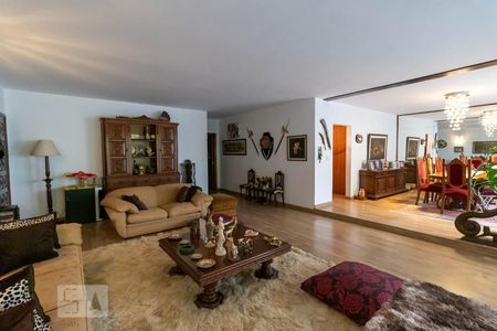 Sala de casa à venda com 4 quartos, 400m² em Vila Madalena, São Paulo