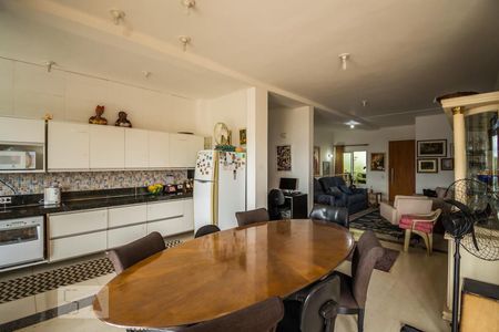 Sala de Estar de casa à venda com 5 quartos, 450m² em Vila Brandina, Campinas